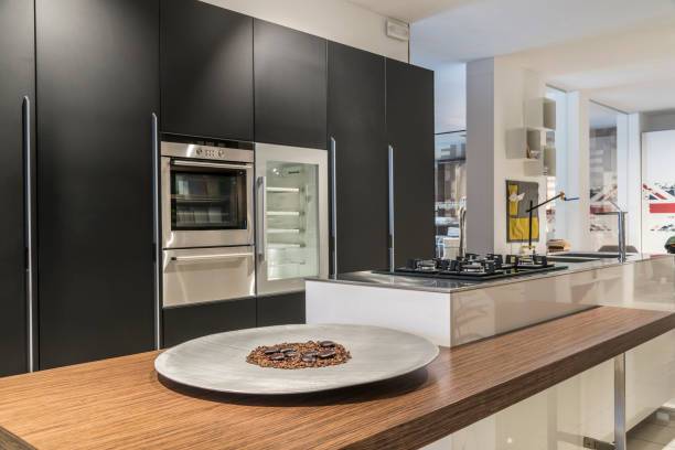 Conception de cuisines sur mesure avec plan en granit noir à Aix en provence