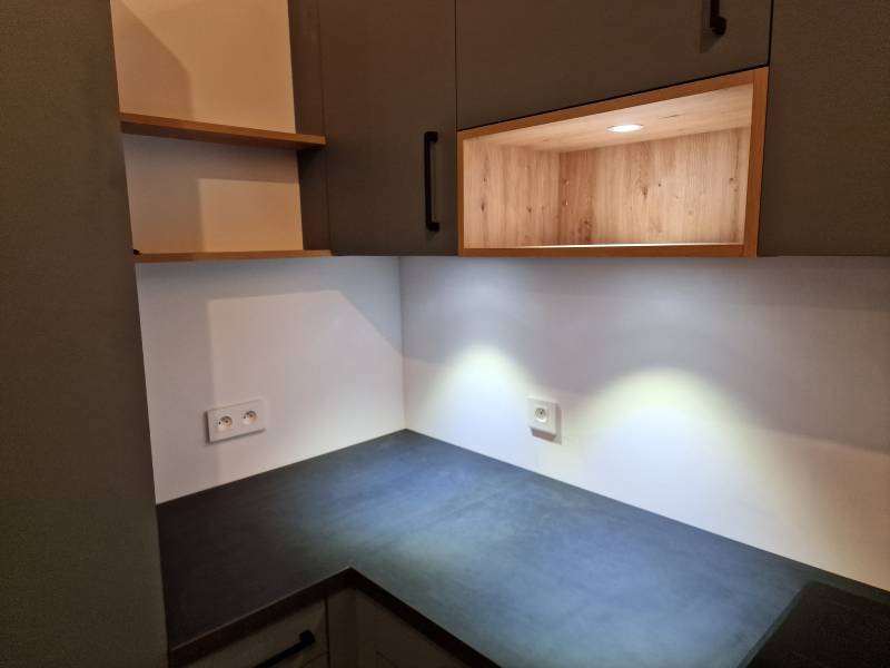 Eclairage dans les meubles hauts