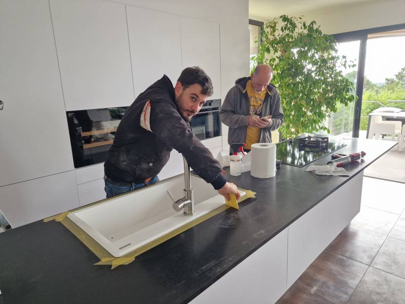 Entretien d'un plan de travail en granit noir du zimbawe