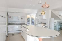 Cuisine d'architect avec ilot centrale bastide provencale à aix en provence 